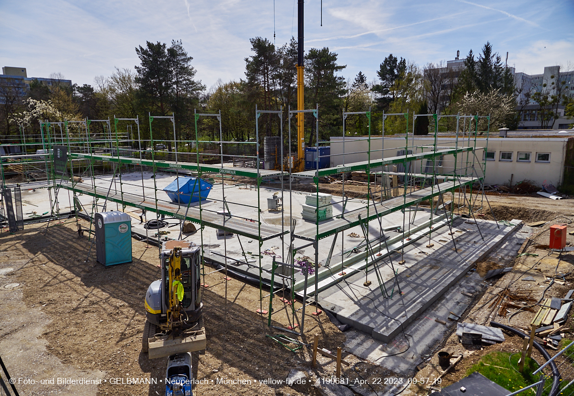 22.04.2023 - Luft- und Ebenenfotos vom Haus für Kinder in der Quiddestraße in Neuperlach